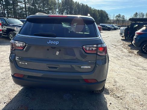 Used 2024 Jeep Compass Latitude image 9
