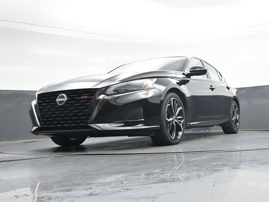 Certified 2025 Nissan Altima 2.5 SR FWD image 38