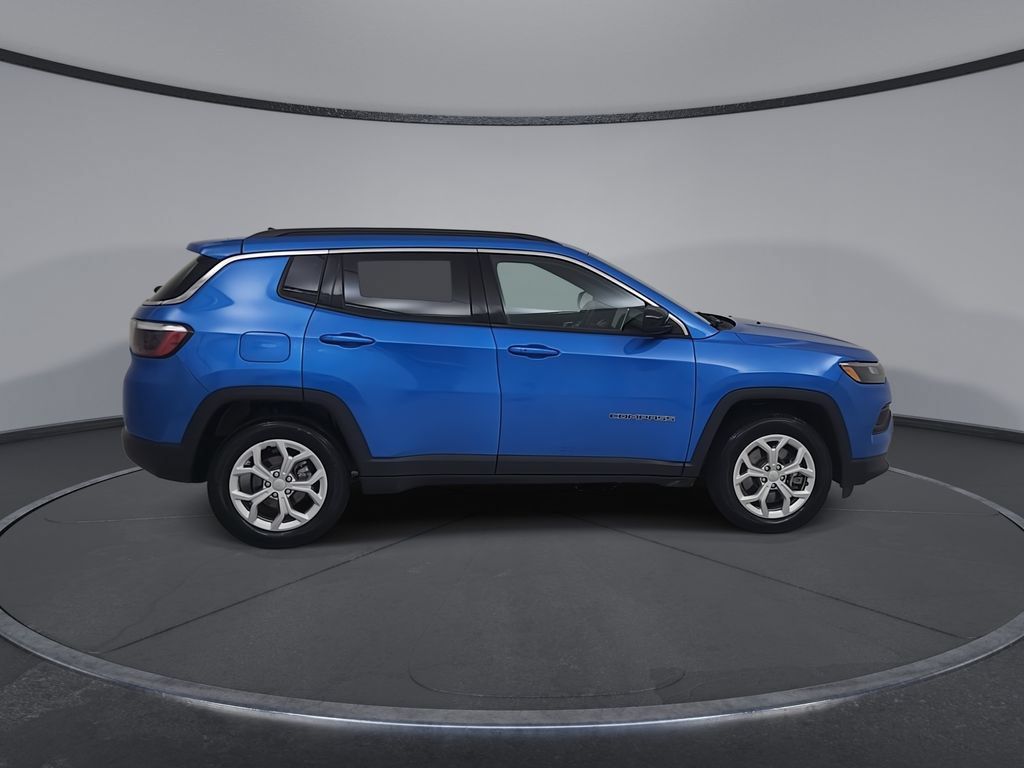 Used 2024 Jeep Compass Latitude AWD/4WD image 18