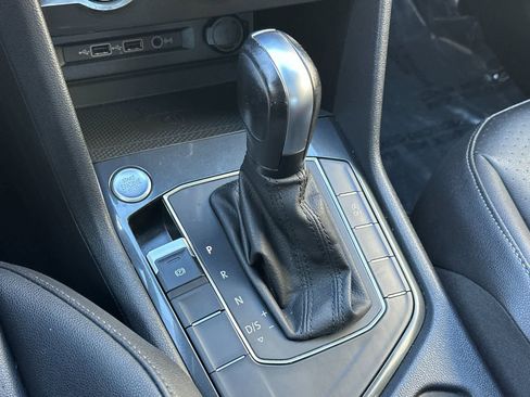 Used 2020 Volkswagen Tiguan SE w/ Panoramic Sunroof Package image 22