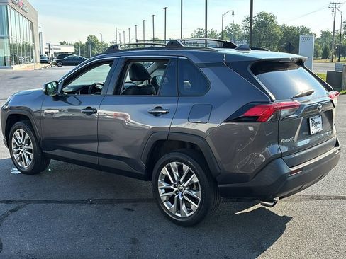 Used 2021 Toyota RAV4 XLE Premium FWD image 4