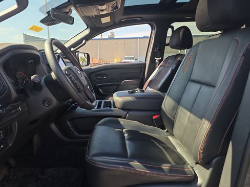 Used 2024 Nissan Titan PRO-4X w/ Pro-4x Convenience Package AWD/4WD image 13