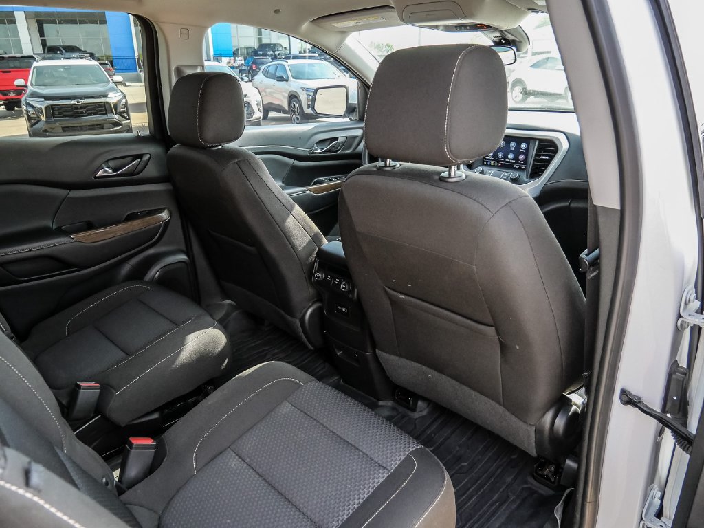 Used 2023 GMC Acadia SLE w/ LPO, Floor Liner Package FWD image 20