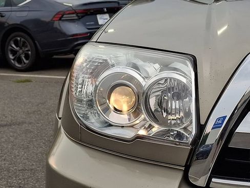 Used 2007 Toyota 4Runner SR5 AWD/4WD image 10
