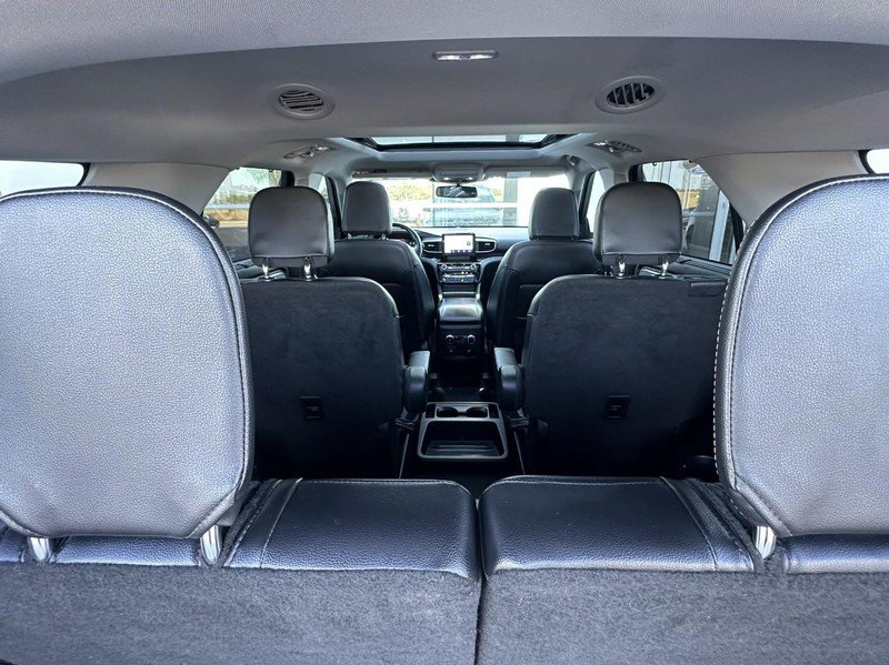Used 2021 Ford Explorer Limited w/ Equipment Group 301A AWD/4WD image 19