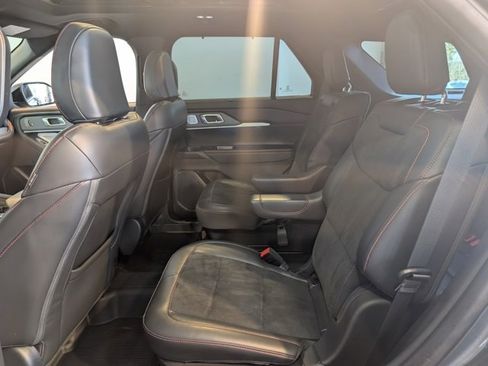 Used 2025 Ford Explorer ST image 17