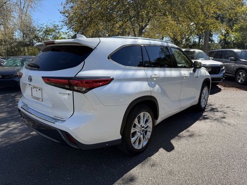 Used 2021 Toyota Highlander Limited image 6
