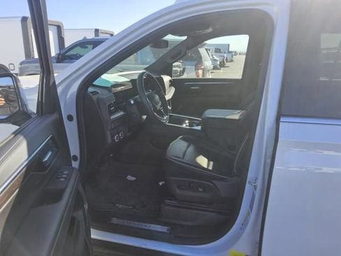 Used 2025 Chevrolet Tahoe Premier AWD/4WD image 3