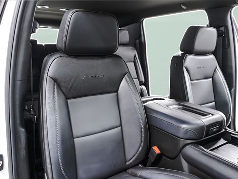 Used 2023 GMC Yukon XL Denali AWD/4WD image 39