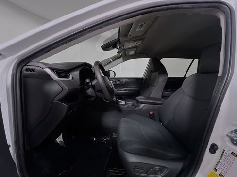 Used 2021 Toyota RAV4 XLE image 15