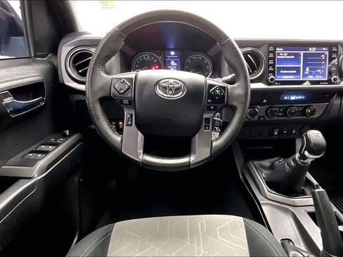 Used 2022 Toyota Tacoma TRD Off-Road image 4