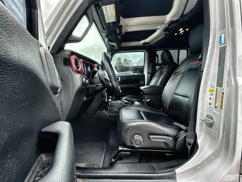 Used 2019 Jeep Wrangler Unlimited Rubicon image 2