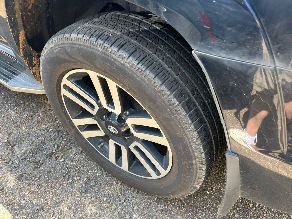 Used 2021 Toyota 4Runner Limited RWD image 3