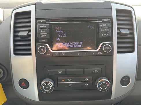 Used 2018 Nissan Frontier SV image 21