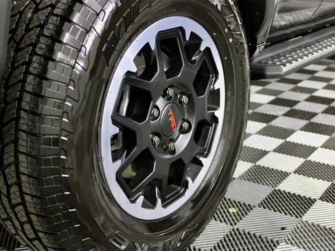 Used 2025 Toyota 4Runner TRD Off-Road image 12