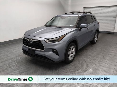 Used 2021 Toyota Highlander LE AWD/4WD image 1