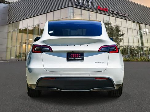 Used 2022 Tesla Model Y Long Range AWD/4WD image 3