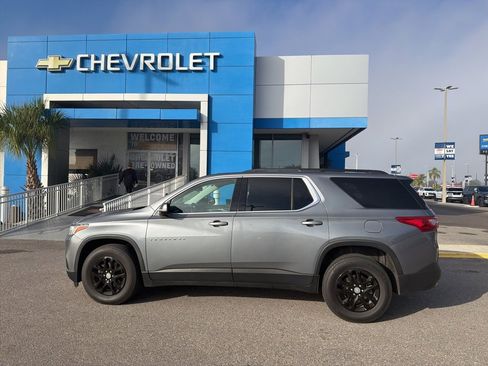 Used 2021 Chevrolet Traverse LT image 5