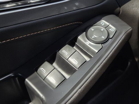 Used 2021 Chevrolet Traverse RS FWD image 33