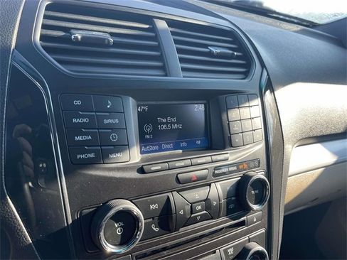 Used 2016 Ford Explorer XLT image 18