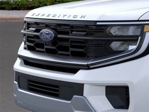 New 2025 Ford Expedition Platinum w/ Driver's Package image 17