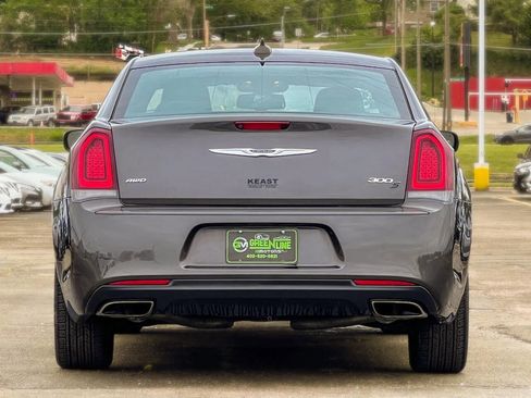 Used 2018 Chrysler 300 S image 6