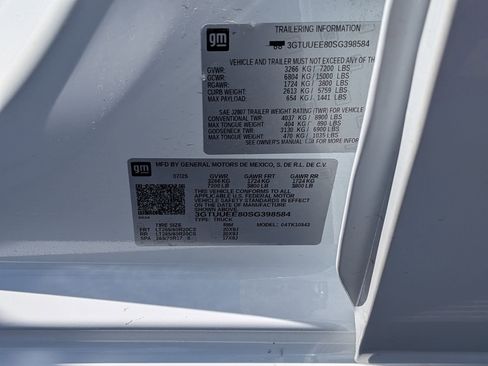 Used 2025 GMC Sierra 1500 AT4 w/ AT4 Premium Package image 38