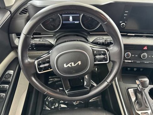 Used 2023 Kia Carnival LX FWD image 25