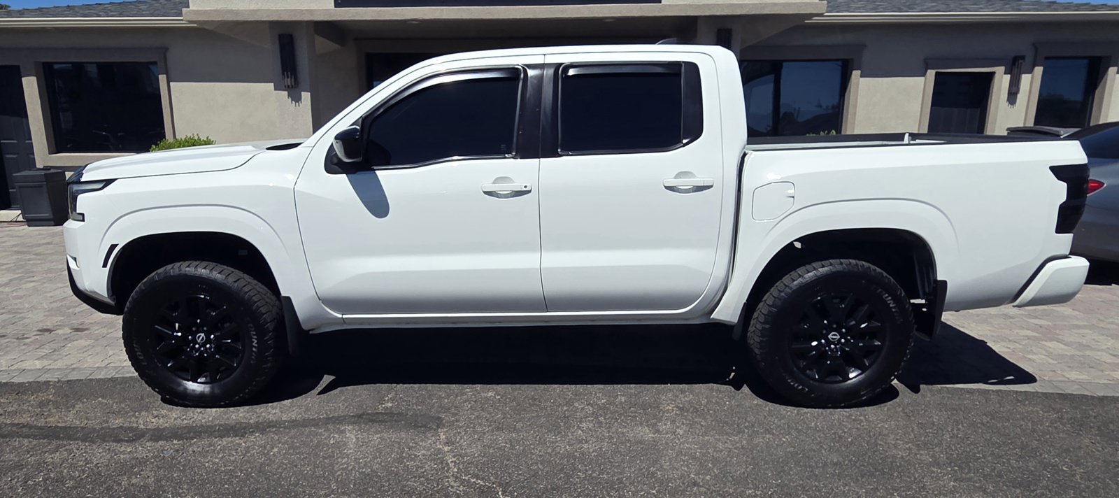 Used 2023 Nissan Frontier SV w/ Midnight Edition Package AWD/4WD image 8