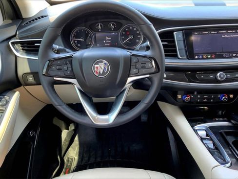 Used 2022 Buick Enclave Essence image 7