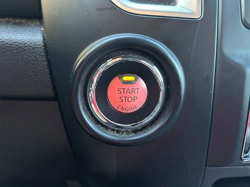 Used 2018 Nissan Titan SV w/ SV Convenience Package RWD image 29