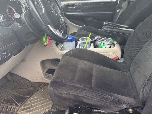 Used 2016 Dodge Grand Caravan SXT w/ UConnect Hands-Free Group FWD image 8