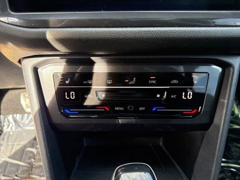 Certified 2022 Volkswagen Tiguan SE R-Line image 19