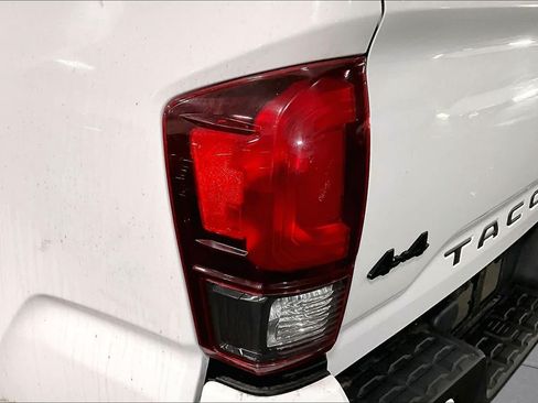 Certified 2019 Toyota Tacoma SR AWD/4WD image 25