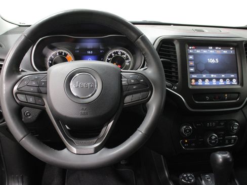 Used 2021 Jeep Cherokee Trailhawk w/ Premium Leather Package image 8