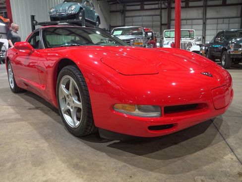 Used 2001 Chevrolet Corvette Coupe RWD image 12