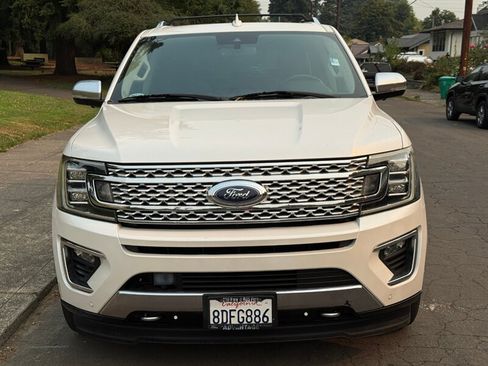 Used 2018 Ford Expedition Platinum AWD/4WD image 4