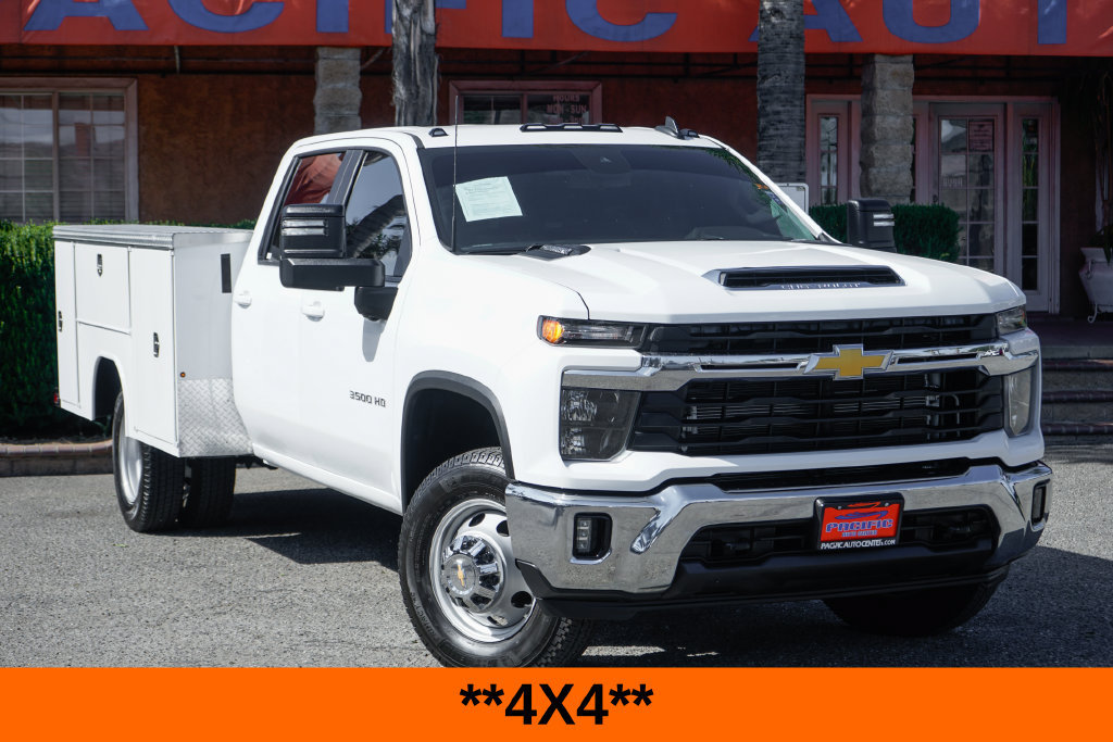 Used 2025 Chevrolet Silverado 3500 LT w/ Convenience Package AWD/4WD image 2