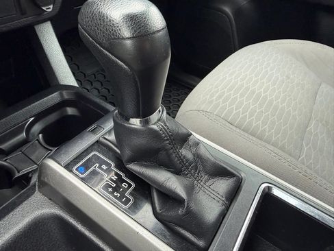 Used 2017 Toyota Tacoma SR5 AWD/4WD image 14