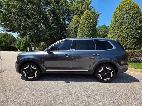 Used 2023 Kia Telluride S AWD/4WD image 2