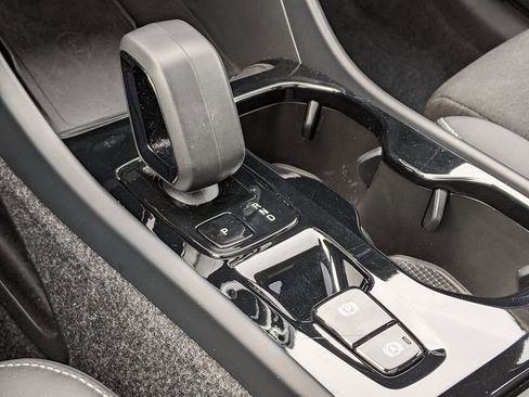 Certified 2025 Volvo XC40 B5 Plus image 20