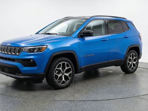 Used 2025 Jeep Compass Limited AWD/4WD image 3