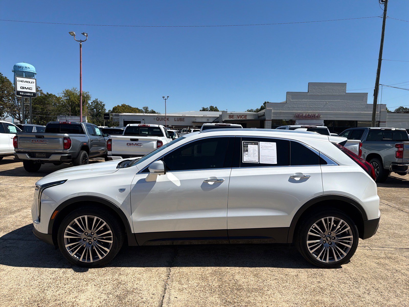 Used 2024 Cadillac XT4 Premium Luxury w/ Active Safety Package FWD image 3
