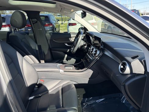 Used 2022 Mercedes-Benz GLC 300 4MATIC image 25