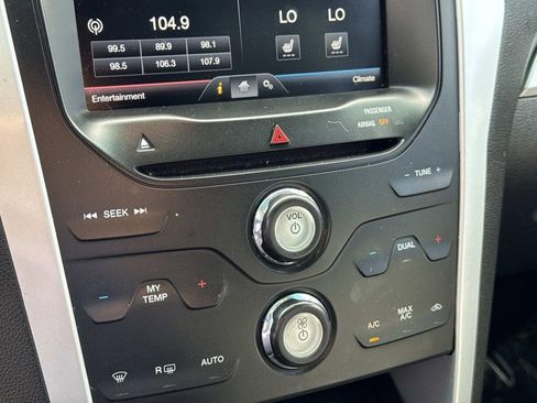 Used 2015 Ford Explorer XLT w/ Equipment Group 202B image 24