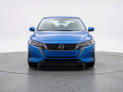 Used 2025 Nissan Sentra SV FWD image 2