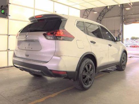 Used 2019 Nissan Rogue S FWD image 2