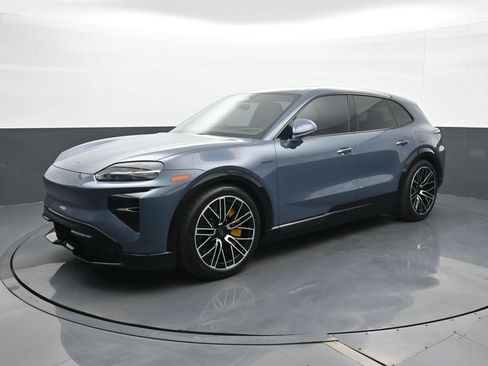 Used 2026 Porsche Cayenne Turbo AWD/4WD image 1