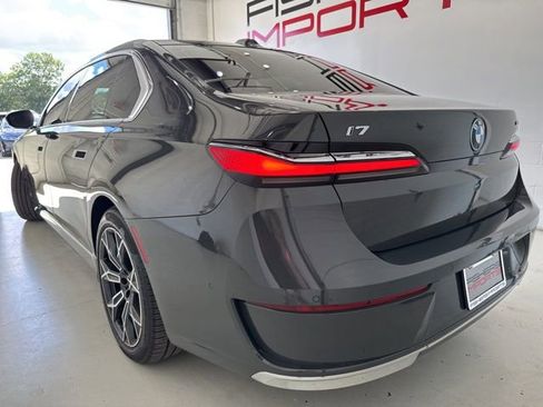 Used 2024 BMW i7 xDrive60 w/ Premium Package image 8