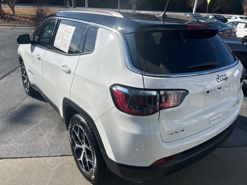 Used 2024 Jeep Compass Limited image 32